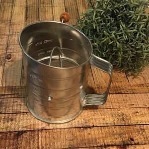♥️Vintage Stainless Steel Flour Sifter♥️5/25$